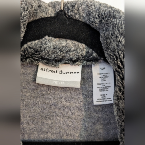 Alfred Dunner Women's Gray Vest 100% Wool Faux Fur Collar Size Petite - Picture 6 of 16